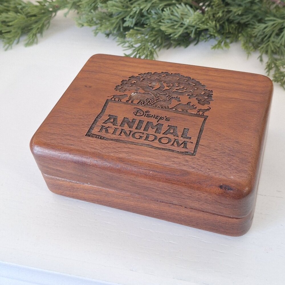 Disney animal kingdom storage box / jewelery jewelry box catch all trinket box